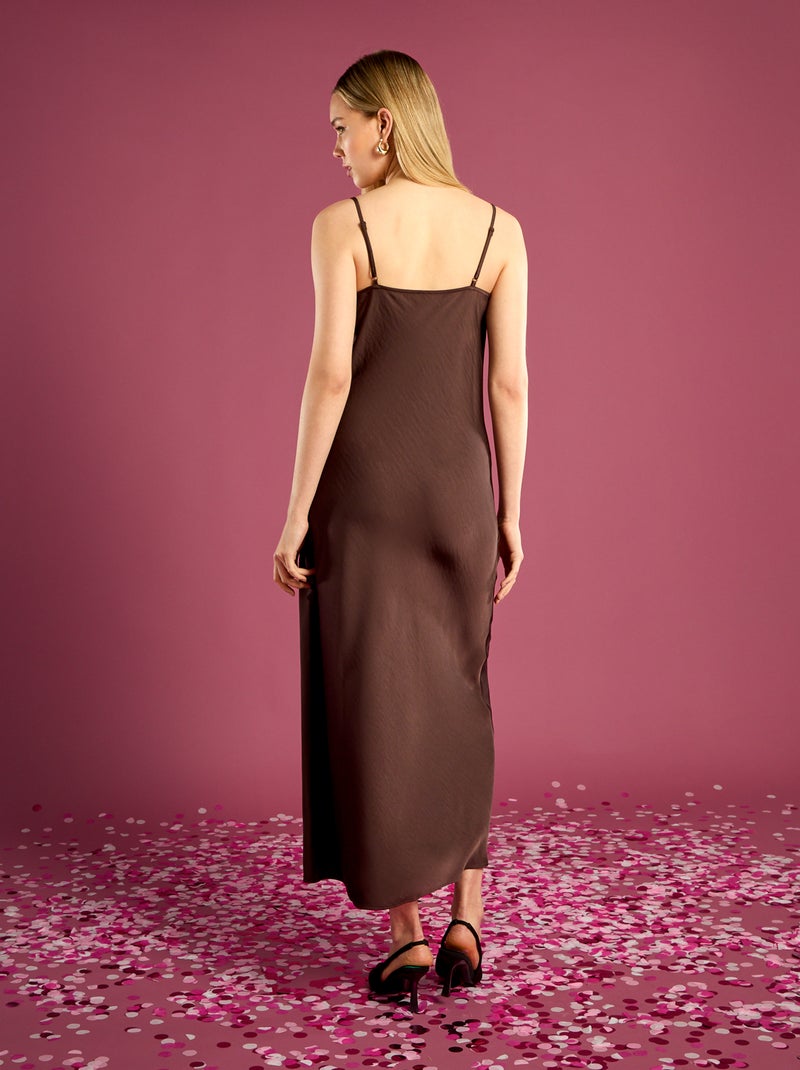 Vestido midi satinado liso corte largo y espalda descubierta Marron - Kiabi