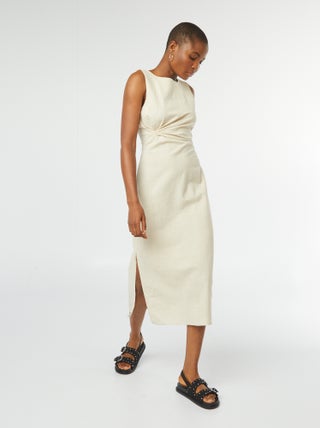 Vestido midi sin mangas con abertura lateral