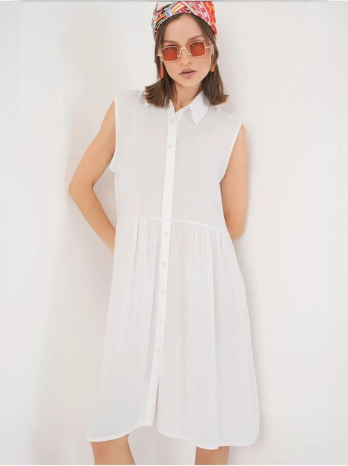 Vestido midi sin mangas con botones y cuello camisero de bdart - Kiabi Vestido midi sin mangas con botones y cuello camisero de bdart - Kiabi