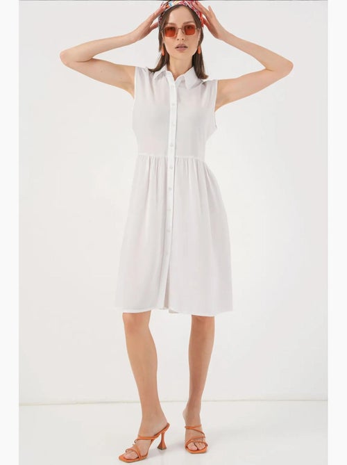Vestido midi sin mangas con botones y cuello camisero de bdart - Kiabi Vestido midi sin mangas con botones y cuello camisero de bdart - Kiabi