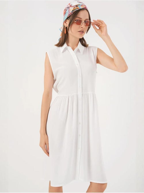 Vestido midi sin mangas con botones y cuello camisero de bdart - Kiabi Vestido midi sin mangas con botones y cuello camisero de bdart - Kiabi