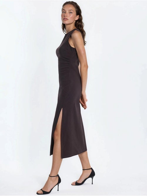 Vestido midi sin mangas con cuello redondo hiccup - Kiabi Vestido midi sin mangas con cuello redondo hiccup - Kiabi