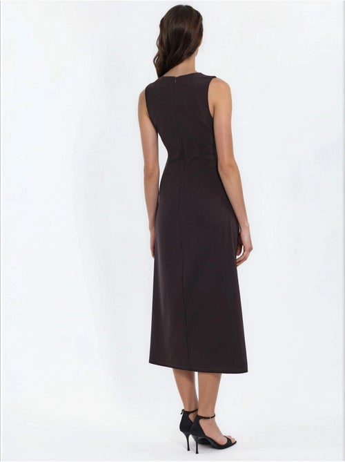 Vestido midi sin mangas con cuello redondo hiccup - Kiabi Vestido midi sin mangas con cuello redondo hiccup - Kiabi