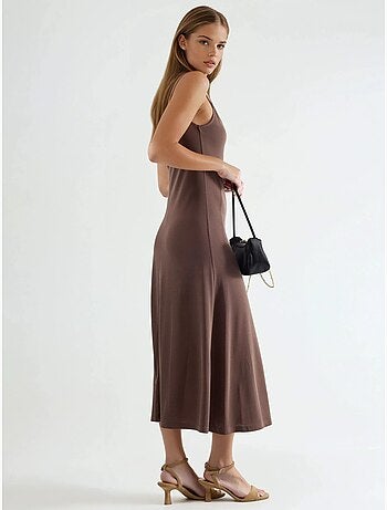 Vestido midi sin mangas con escote en v de busem