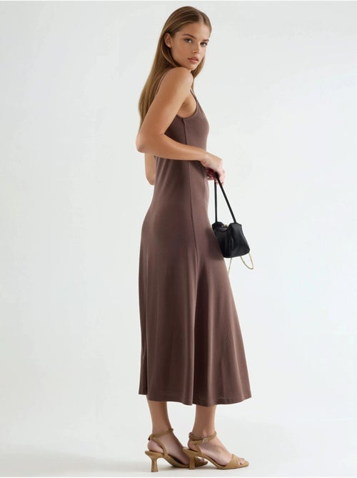 Vestido midi sin mangas con escote en v de busem - Kiabi