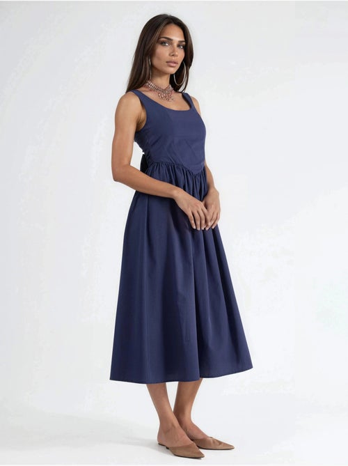 Vestido midi sin mangas con escote redondeado busem - Kiabi Vestido midi sin mangas con escote redondeado busem - Kiabi