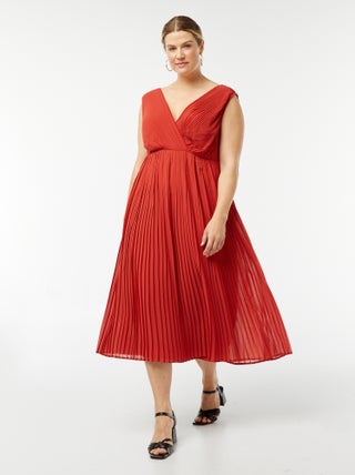 Vestido midi sin mangas con tejido plisado