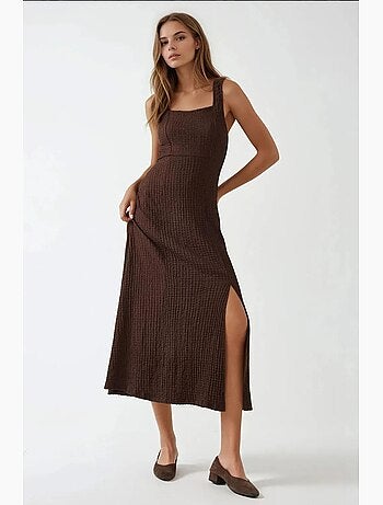 Vestido midi texturizado con cuello cuadrado hiccup