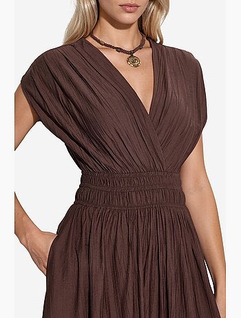 Vestido midi texturizado con cuello en v busem
