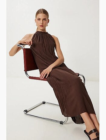 Vestido midi texturizado con cuello halter istanbul