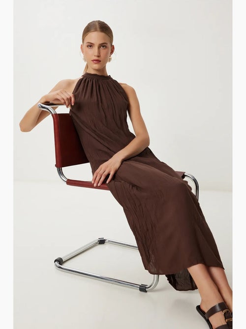 Vestido midi texturizado con cuello halter istanbul - Kiabi Vestido midi texturizado con cuello halter istanbul - Kiabi