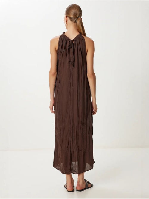 Vestido midi texturizado con cuello halter istanbul - Kiabi Vestido midi texturizado con cuello halter istanbul - Kiabi