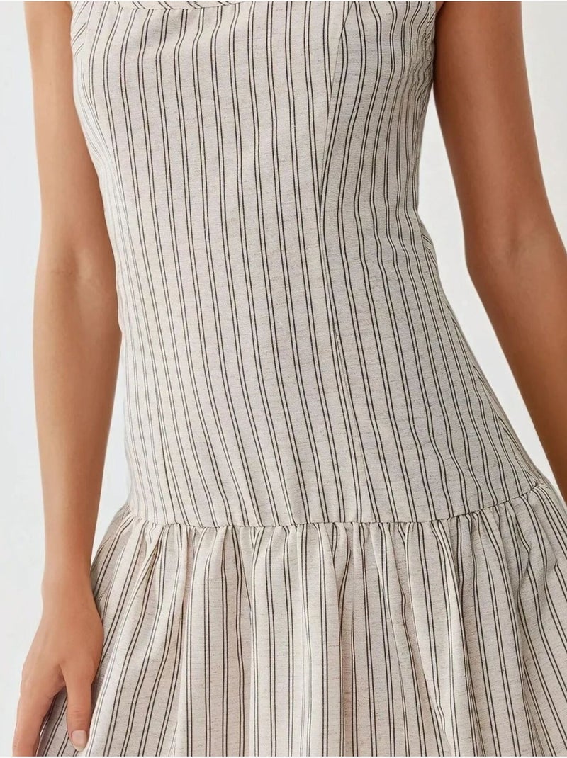 Vestido mini ajustado con cuello cuadrado Blanco - Kiabi