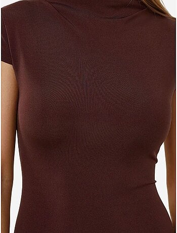 Vestido mini ajustado con cuello redondo