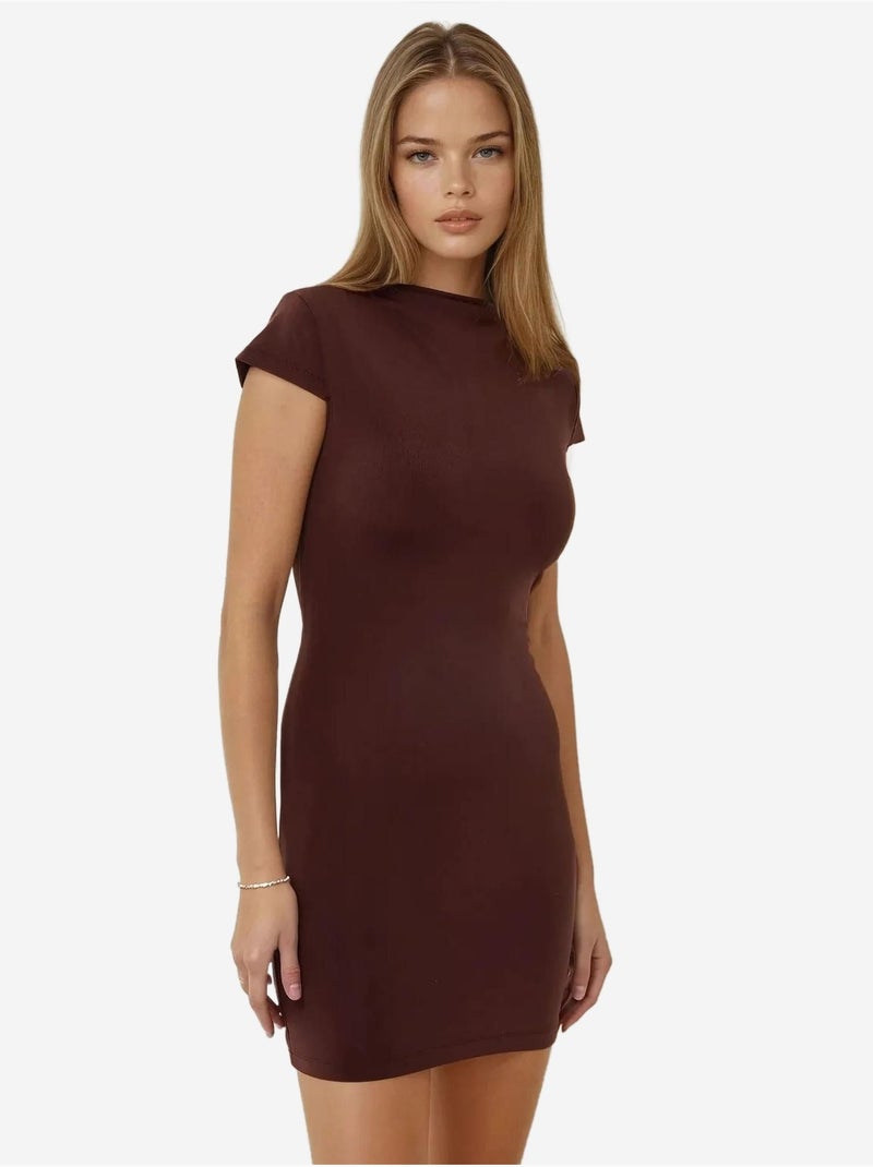 Vestido mini ajustado con cuello redondo Marrón - Kiabi