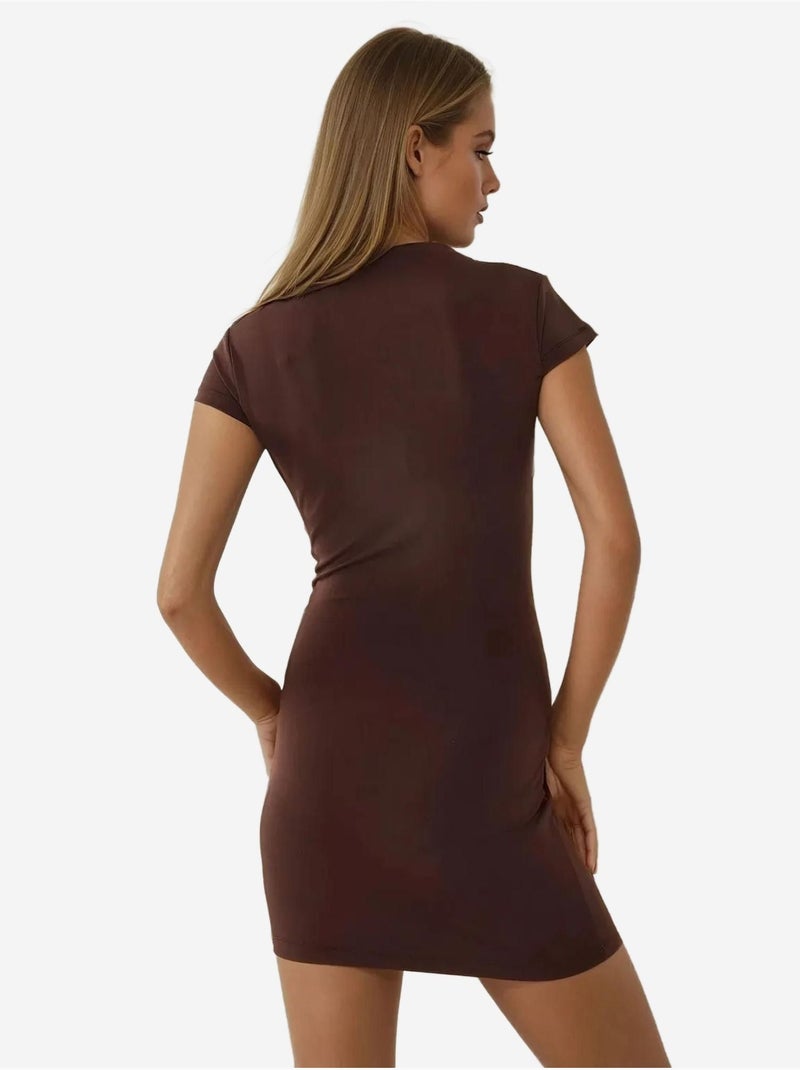 Vestido mini ajustado con cuello redondo Marrón - Kiabi