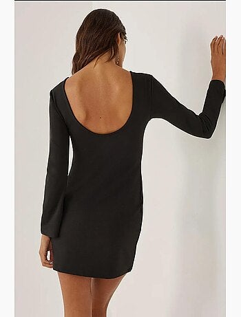 Vestido mini ajustado con escote en la espalda hiccup