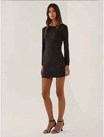 Vestido mini ajustado con escote en la espalda