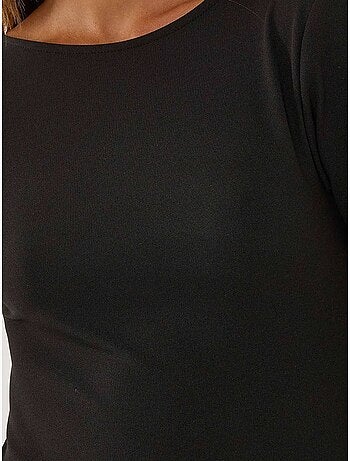 Vestido mini ajustado con escote en la espalda
