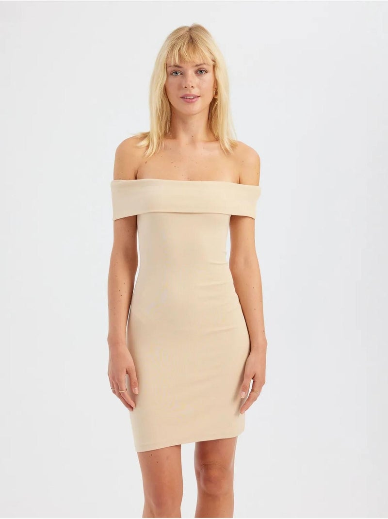 Vestido mini ajustado con hombros descubiertos hiccup Beige natural - Kiabi