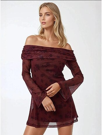 Vestido mini ajustado con hombros descubiertos y estampado floral