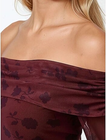 Vestido mini ajustado con hombros descubiertos y estampado floral