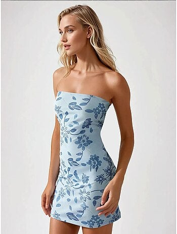Vestido mini ajustado con textura y sin tirantes