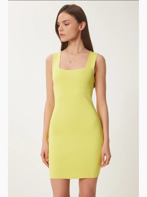 Vestido mini ajustado de canalé con cuello cuadrado de estambul istanbul - Kiabi