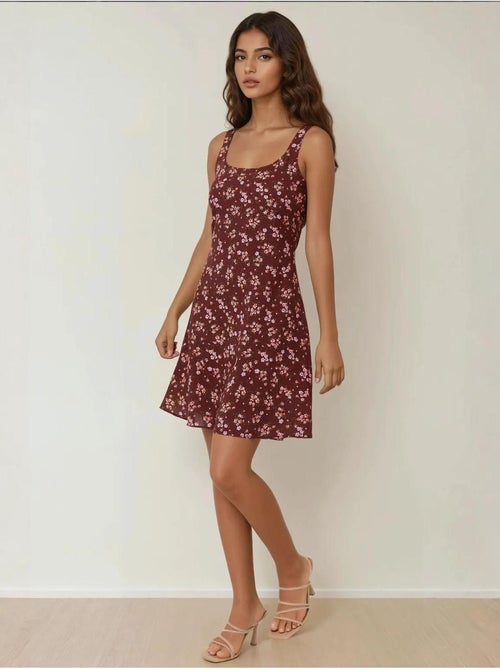 Vestido mini ajustado estampado con cuello en u hiccup - Kiabi Vestido mini ajustado estampado con cuello en u hiccup - Kiabi