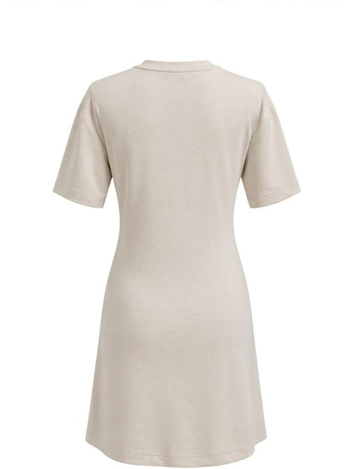 Vestido mini camiseta con cuello redondo y accesorio de piedra mixray - Kiabi Vestido mini camiseta con cuello redondo y accesorio de piedra mixray - Kiabi