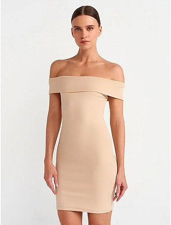 Vestido mini ceñido con escote off-shoulder dilvin