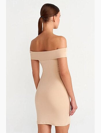 Vestido mini ceñido con escote off-shoulder dilvin