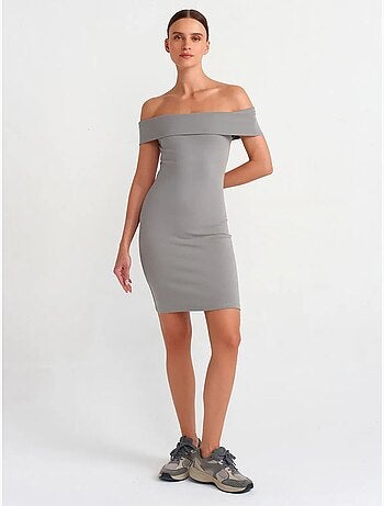 Vestido mini ceñido con escote off-shoulder dilvin