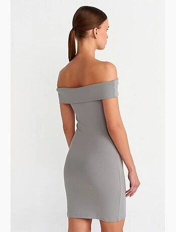 Vestido mini ceñido con escote off-shoulder dilvin