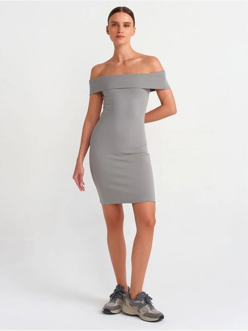 Vestido mini ceñido con escote off-shoulder dilvin - Kiabi Vestido mini ceñido con escote off-shoulder dilvin - Kiabi