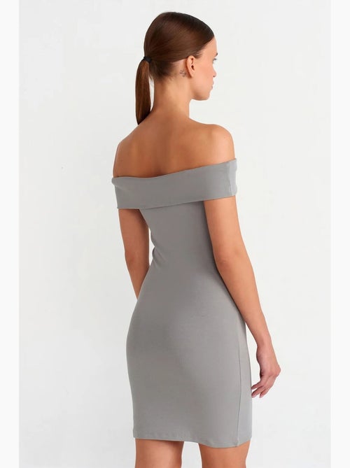 Vestido mini ceñido con escote off-shoulder dilvin - Kiabi Vestido mini ceñido con escote off-shoulder dilvin - Kiabi