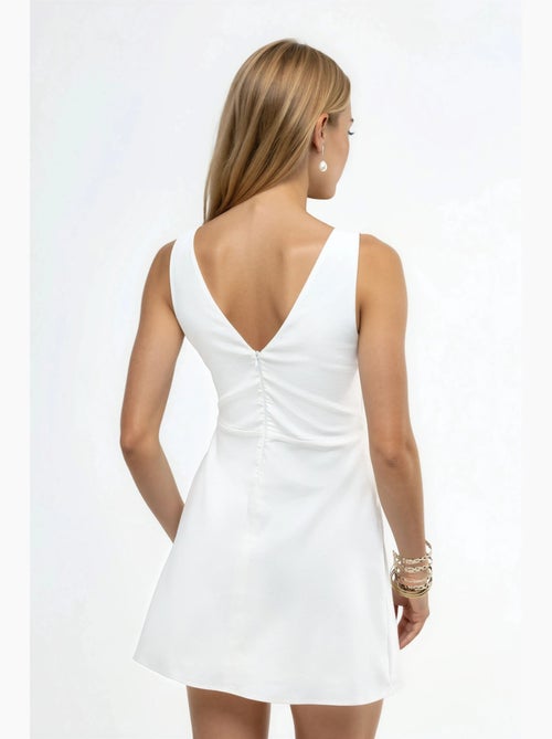Vestido mini con cuello barco hiccup - Kiabi Vestido mini con cuello barco hiccup - Kiabi