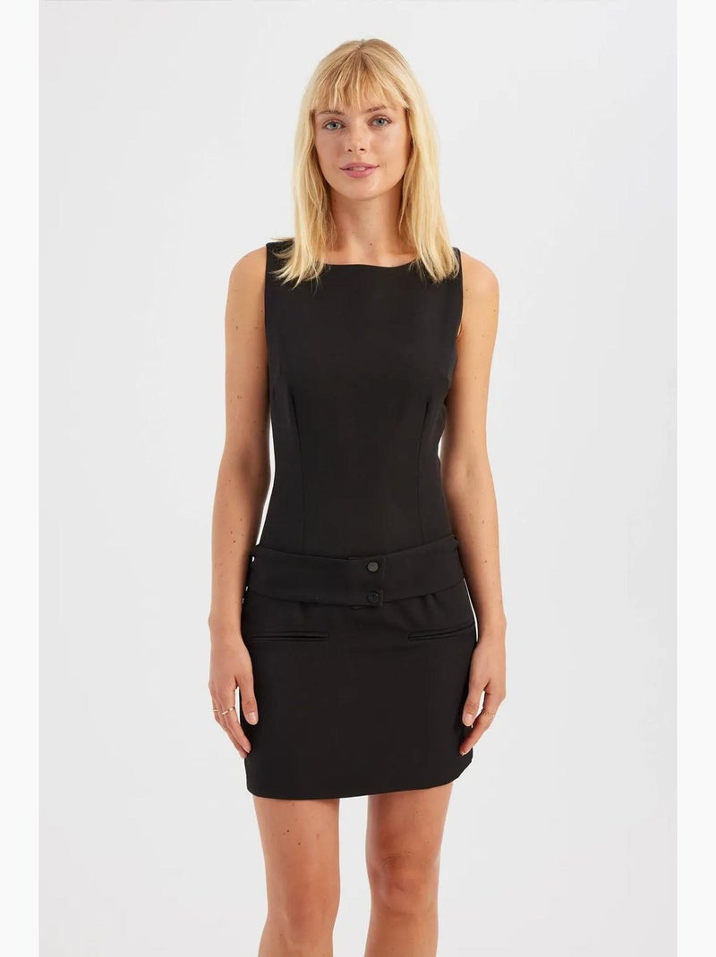 Vestido mini con cuello barco y detalle de cinturón hiccup Negro - Kiabi