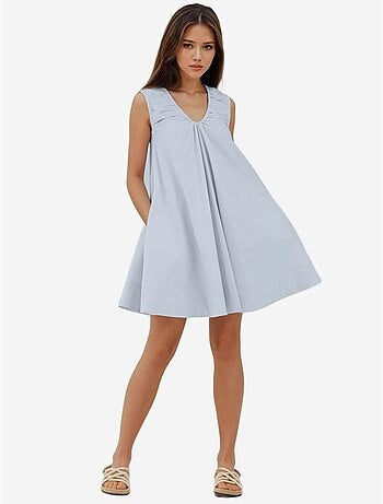 Vestido mini con cuello en u y corte en a hiccup