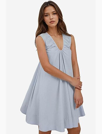 Vestido mini con cuello en u y corte en a hiccup