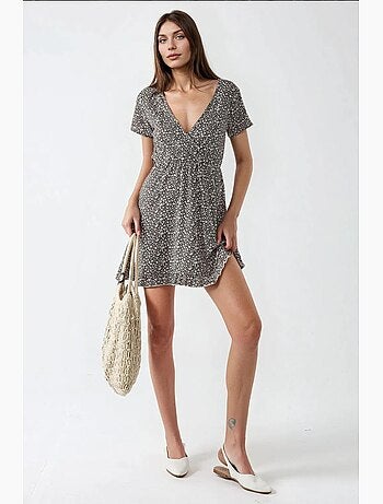 Vestido mini con cuello en v y estampado floral hiccup