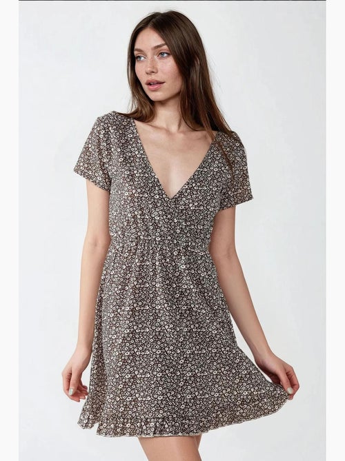 Vestido mini con cuello en v y estampado floral hiccup - Kiabi Vestido mini con cuello en v y estampado floral hiccup - Kiabi