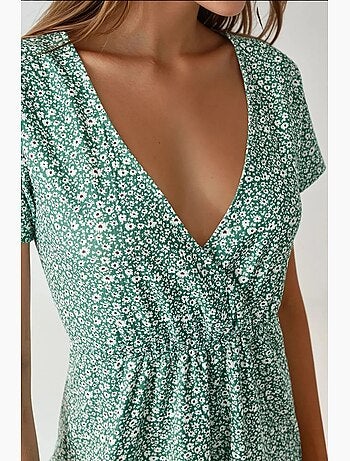 Vestido mini con cuello en v y estampado floral hiccup