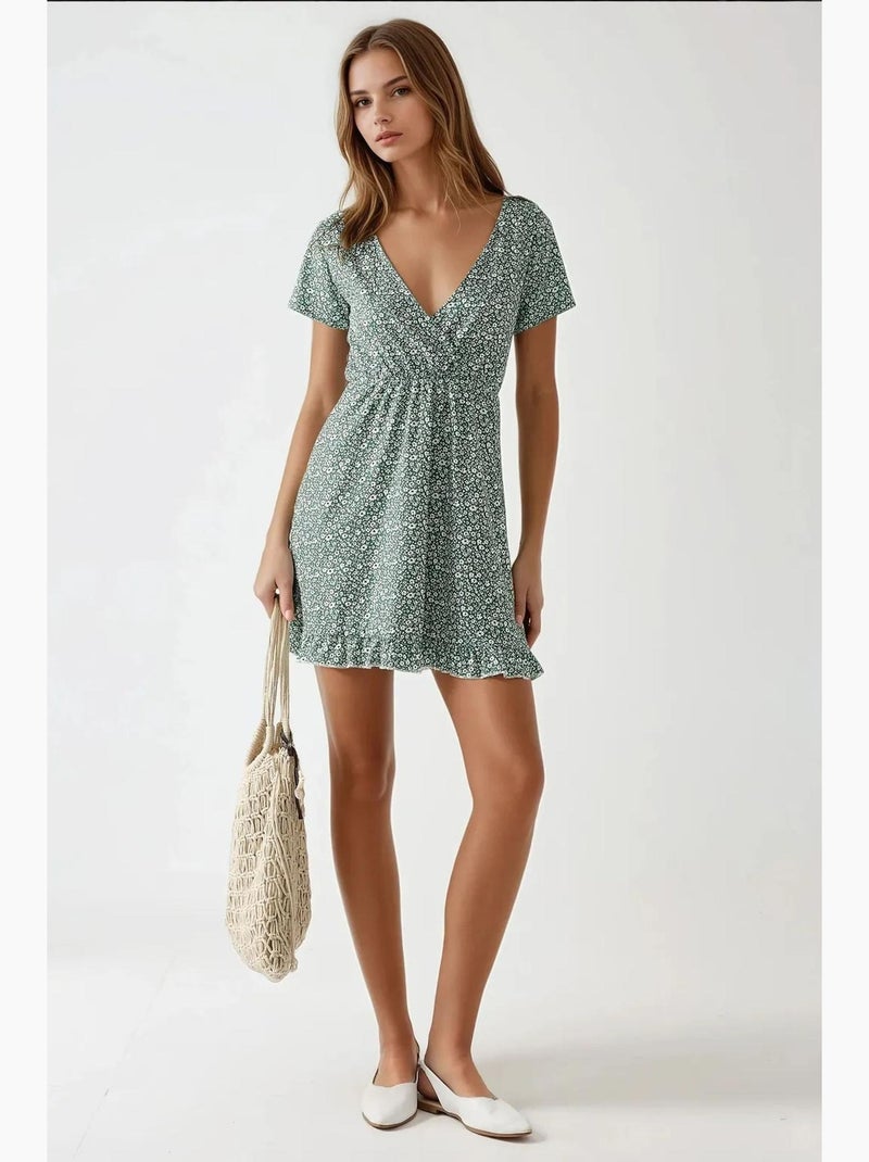 Vestido mini con cuello en v y estampado floral hiccup Verde - Kiabi