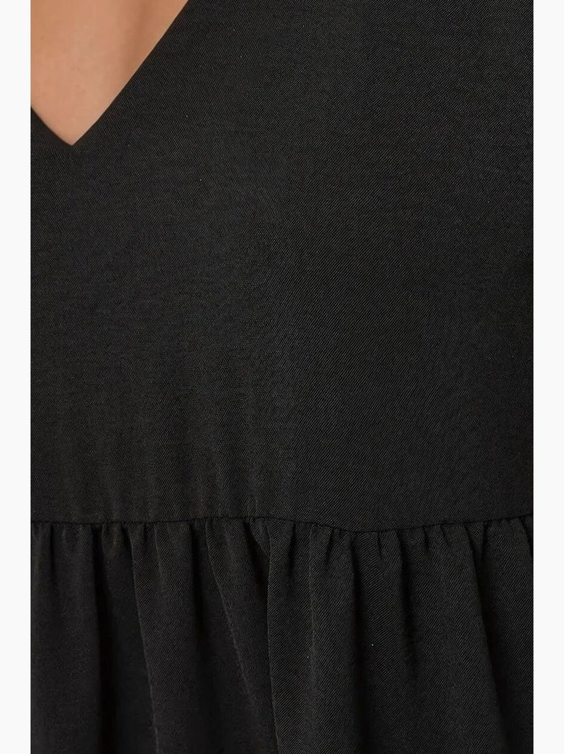 Vestido mini con escote en v y corte a hiccup Negro - Kiabi