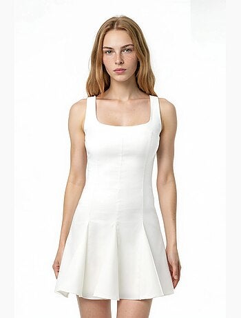 Vestido mini de corte a con cuello cuadrado hiccup