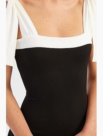 Vestido mini de cuello cuadrado con detalle de lazo y bloques de color hiccup