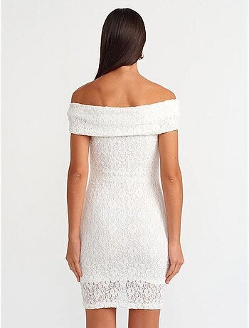 Vestido mini de encaje ajustado