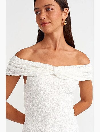 Vestido mini de encaje ajustado dilvin