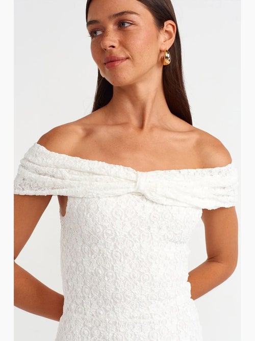 Vestido mini de encaje ajustado dilvin - Kiabi Vestido mini de encaje ajustado dilvin - Kiabi
